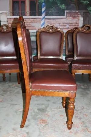 SUITE VAN TWAALF FRANSE STOELEN