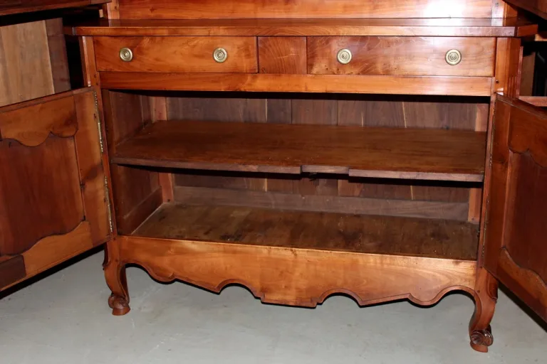 19. C LOUIS XV STILBUFFET