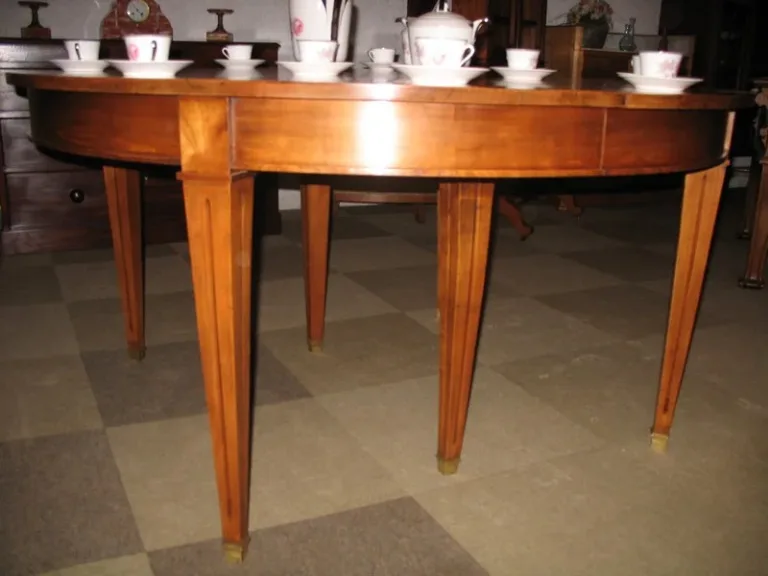 FRANZÖSISCHER DIRECTOIRE-STIL Runder Tisch
