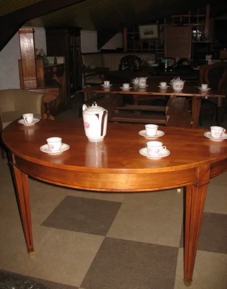 FRANZÖSISCHER DIRECTOIRE-STIL Runder Tisch