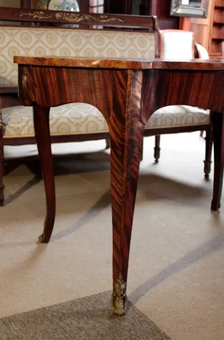 MESA DE ESTILO LOUIS XV