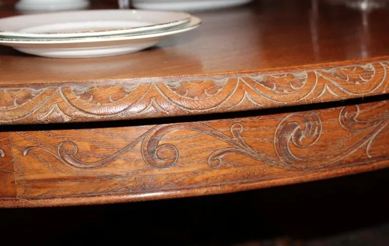 TAVOLA PEDESTALE DI LEGNO