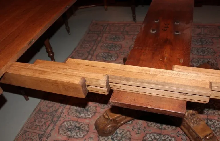 TAVOLA PEDESTALE DI LEGNO