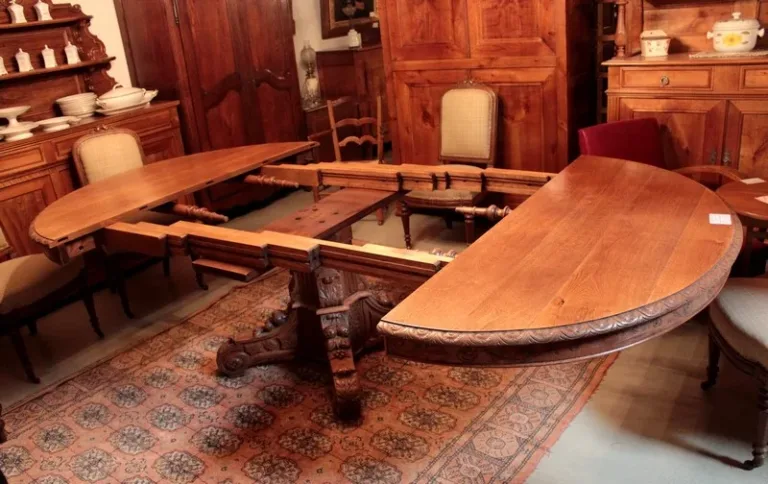 TAVOLA PEDESTALE DI LEGNO