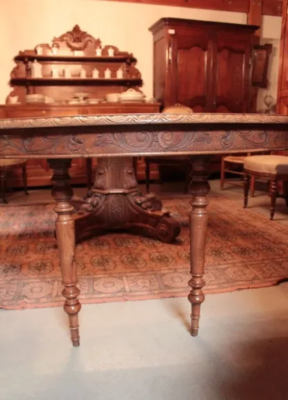 TAVOLA PEDESTALE DI LEGNO