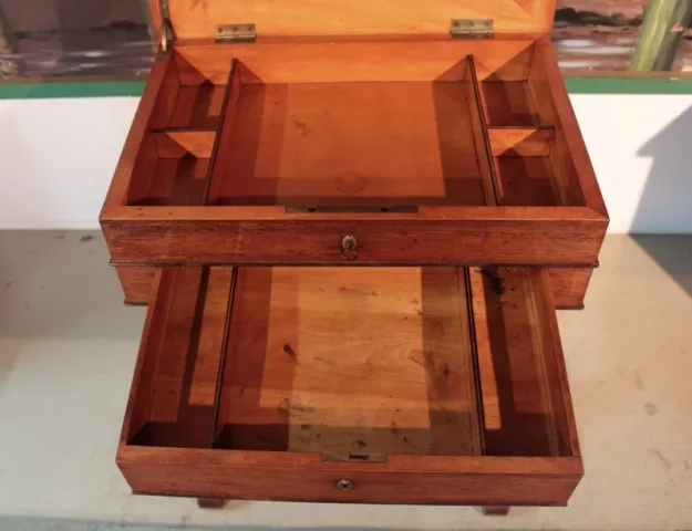 MESA DE TRABAJO DE ESTILO LOUIS PHILIPPE
