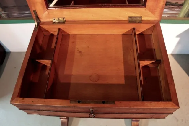 MESA DE TRABAJO DE ESTILO LOUIS PHILIPPE