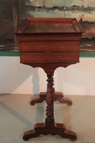 MESA DE TRABAJO DE ESTILO LOUIS PHILIPPE