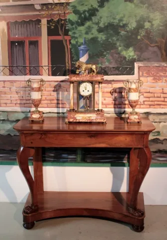 MANTLE GARNITURE