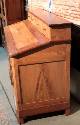 HELLING TOP BUREAU