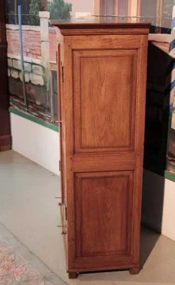TEAKARMOIRE