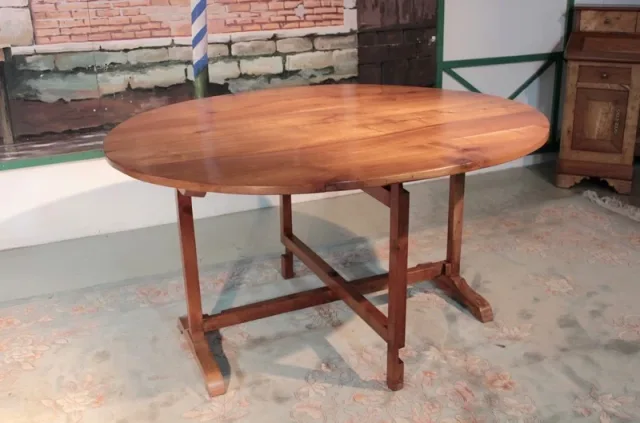 19世紀のVINEYARD TABLE