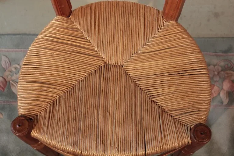 Suite de 5 Chaises Provençales en merisier XIXeme