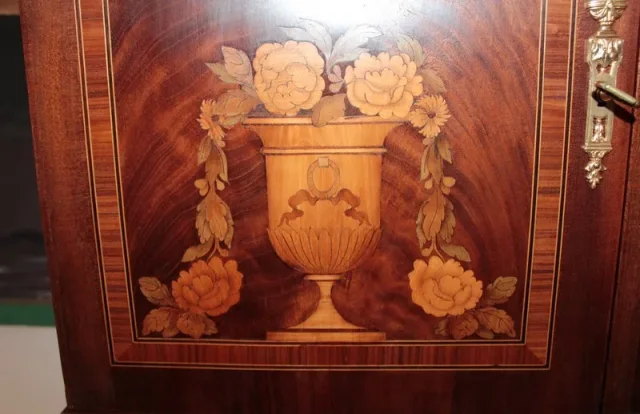 LOUIS XVI STIJL SIDEBOARD