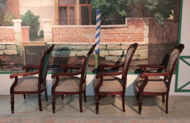 Suite de 4 Fauteuils L Philippe en Acajou XIXeme