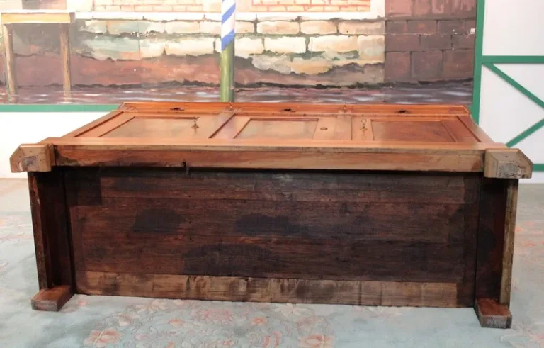 Buffet-Dressoir de Chasse  en Noyer XIXeme