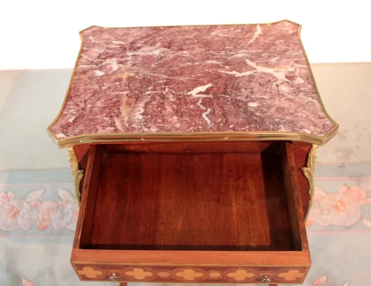TAVOLO DI STILE LOUIS XV