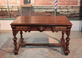 Bureau en Chêne goût Gothique XXeme