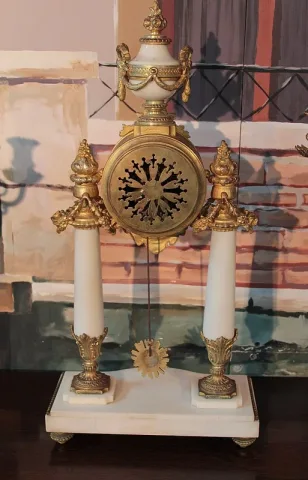 MANTLE GARNITURE