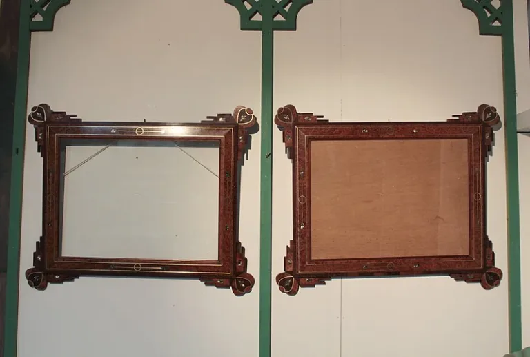 PAAR FRAMES