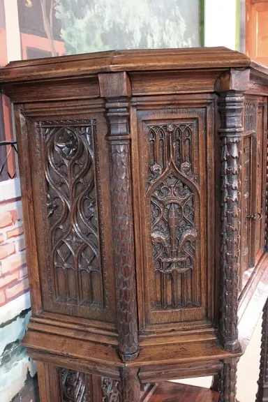 GOTHIC STYLE OAK CUPBOARD