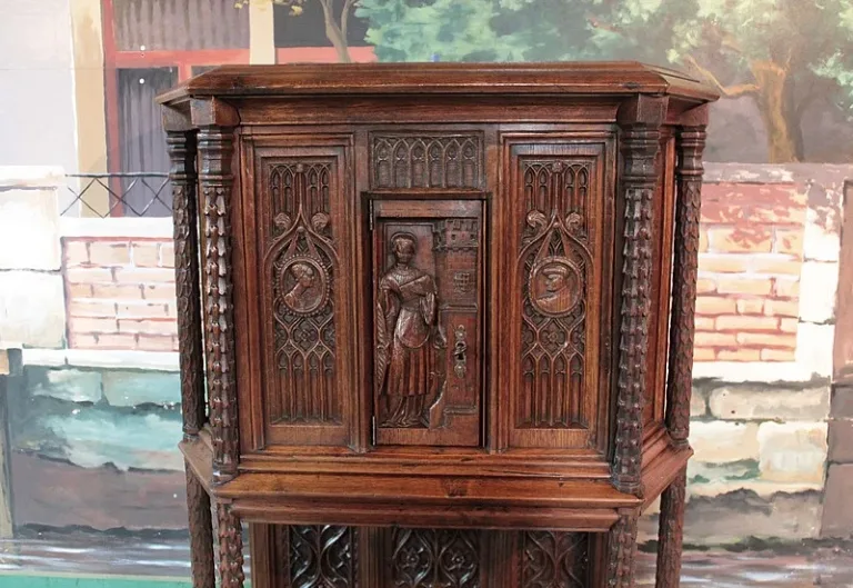 GOTHIC STYLE OAK CUPBOARD