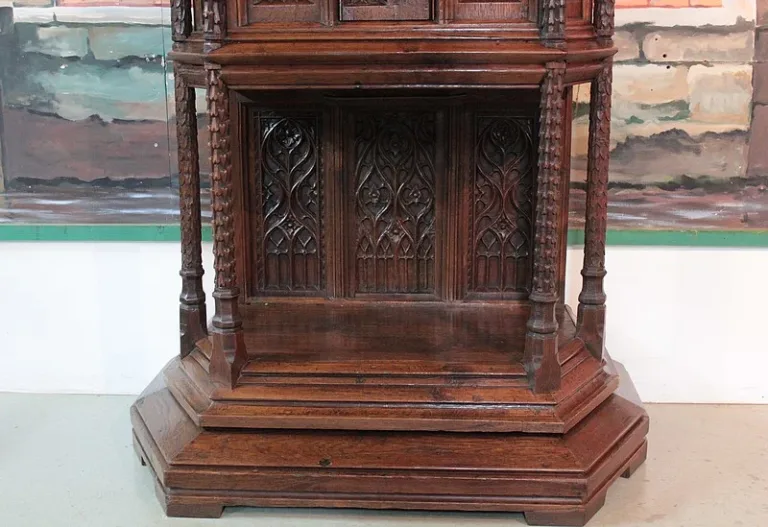 GOTHIC STYLE OAK CUPBOARD