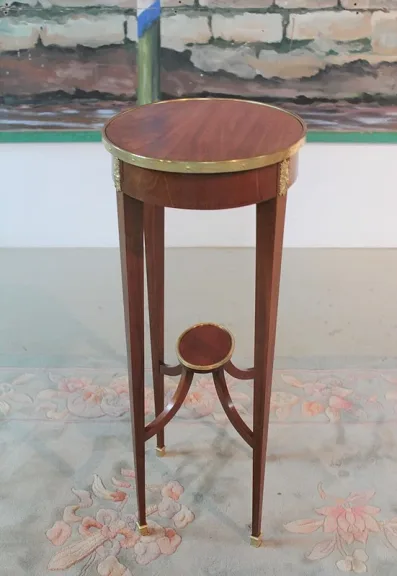TAVOLO DI STILE LOUIS XVI
