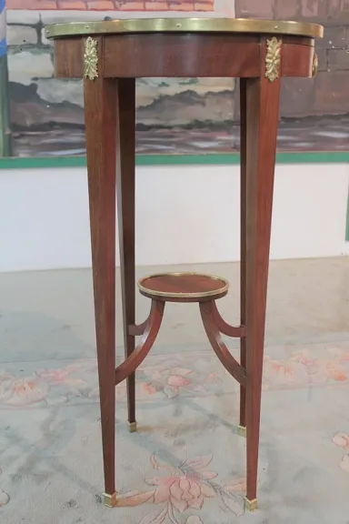 TAVOLO DI STILE LOUIS XVI