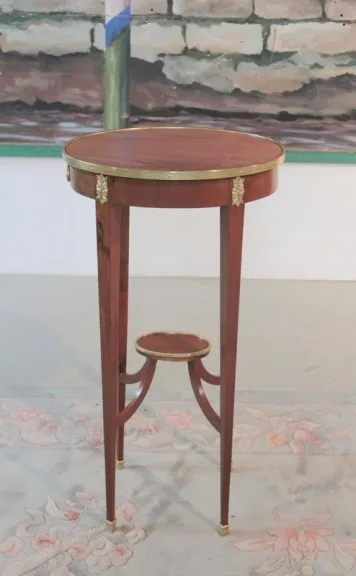 TAVOLO DI STILE LOUIS XVI