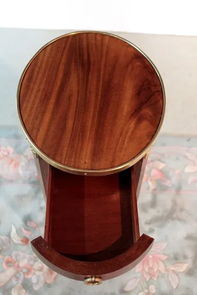 TAVOLO DI STILE LOUIS XVI