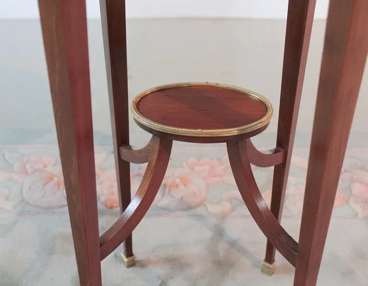TAVOLO DI STILE LOUIS XVI