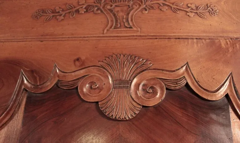 Bonnetière Louis XV en Noyer XIXeme