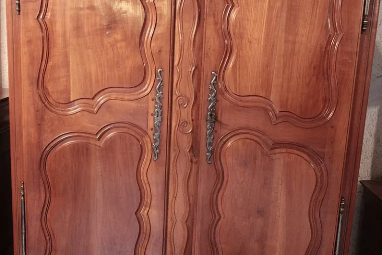 LOUIS XV ZEITRAUM ARMOIRE