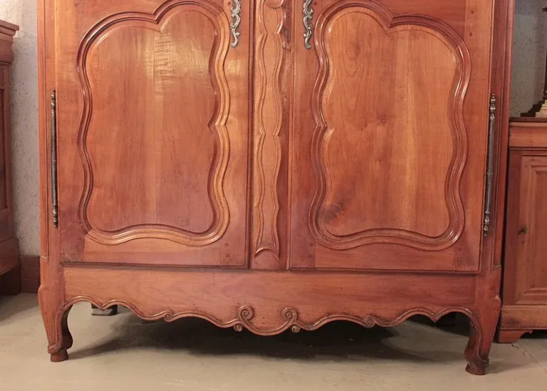 LOUIS XV ZEITRAUM ARMOIRE
