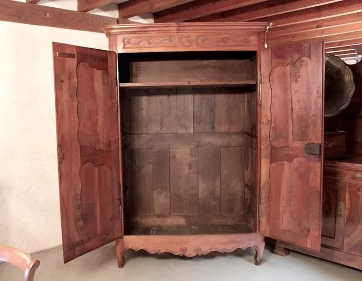 LOUIS XV ZEITRAUM ARMOIRE