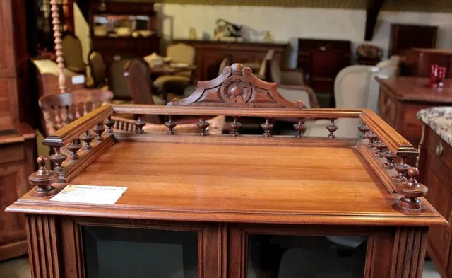 MUSIC CABINET