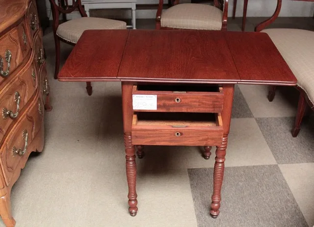 LOUIS PHILIPPE PERIODE DROP-LEAF TABLE