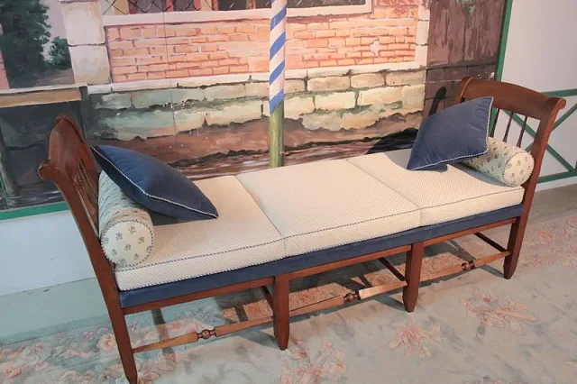 DIRECTOIRE PERIOD DAG BED