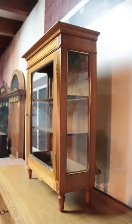 HÄNGESCHRANK