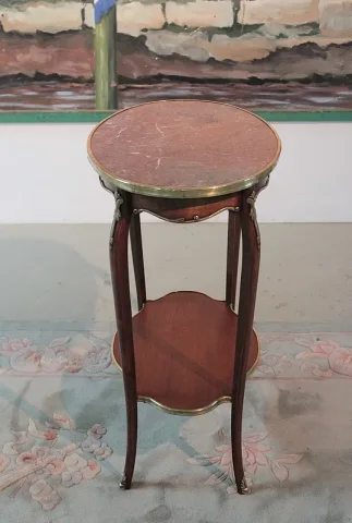OCCASIONAL TABLE
