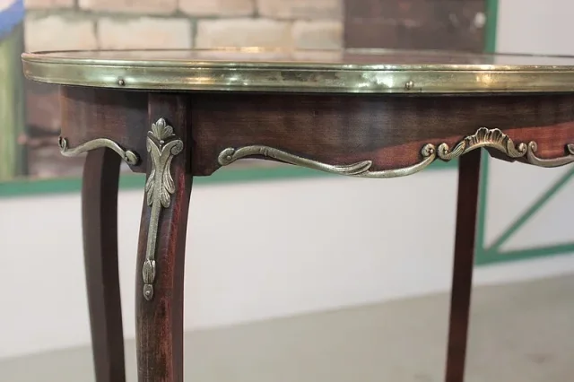 OCCASIONAL TABLE