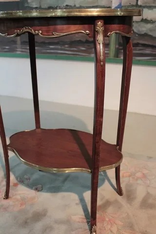OCCASIONAL TABLE
