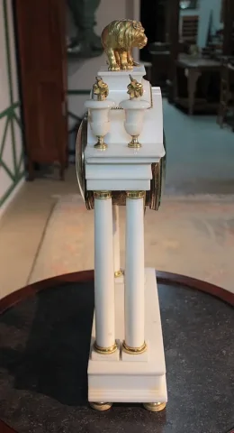 Pendule Portique en Marbre blanc XVIIIeme