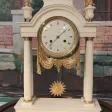 Pendule Portique en Marbre blanc XVIIIeme