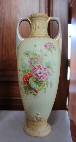 PAR DE VASOS DE PORCELANA