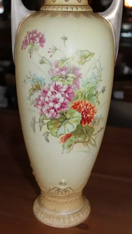PAR DE VASOS DE PORCELANA