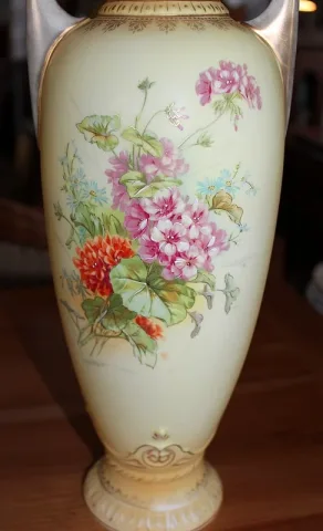 PAR DE VASOS DE PORCELANA