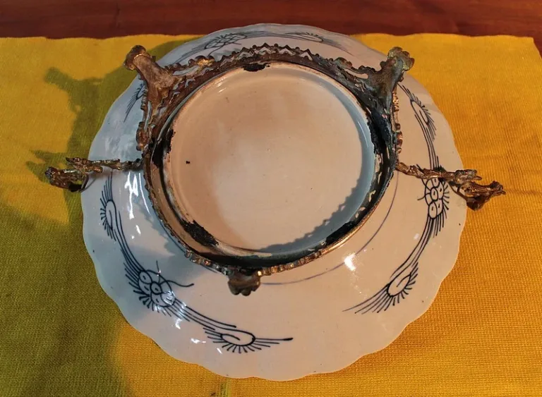 IMARI PORZELLAN DISH