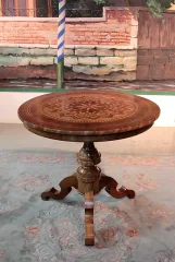 KLEINE PEDESTALTISCH